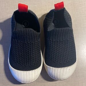 ✨✨Cat & Jack Black pull on toddler shoe